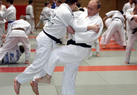 Putin - “Đại cao thủ” luôn tìm chỗ yếu đối phương để tấn công