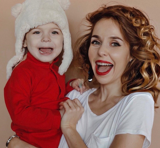 Giúp đỡ người lạ, cậu bé được trả ơn bằng tiền sửa nhà