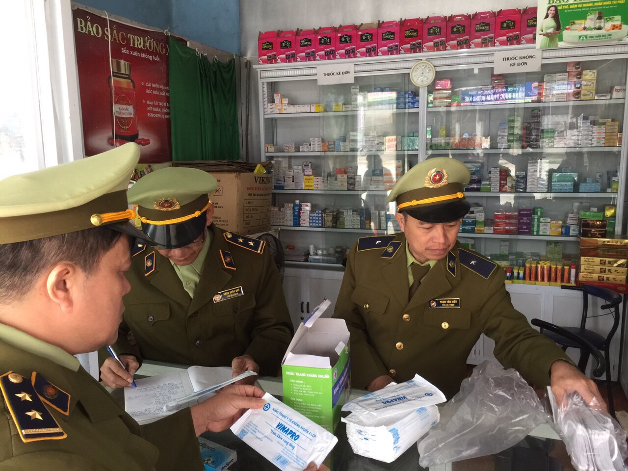 85 cửa hàng tăng giá bán khẩu trang trái quy định bị xử phạt
