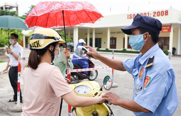 Người dân TP Quảng Ngãi không được ra khỏi nhà sau 21h