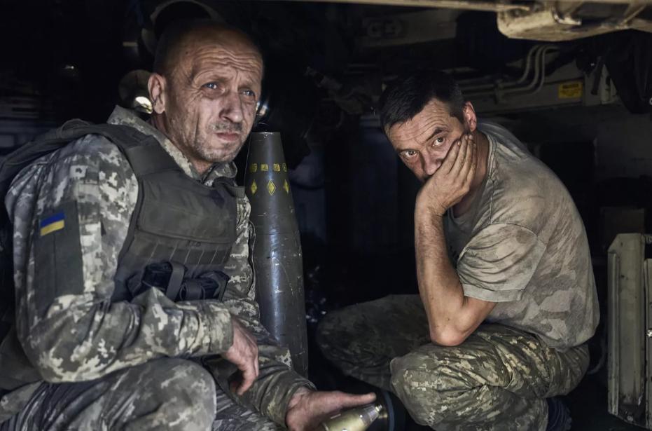 Những người lính được huy động vào lực lượng vũ trang Ukraina không biết bắn