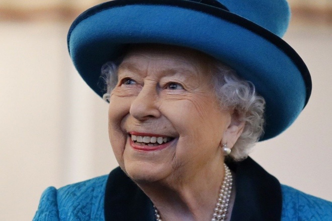 Nữ hoàng Anh Elizabeth tiêm vaccine Covid-19