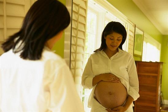 Vì tăng cân và những vết rạn xấu xí sau sinh mà chồng đã phản bội tôi