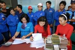 Trả lương chậm quá 15 ngày phải trả thêm tiền