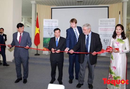 Khai mạc triển lãm Tranh lụa Việt Nam tại Liên bang Nga