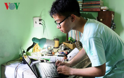 Nam sinh ''cánh tay robot'' đạt thêm giải đặc biệt Viện nghiên cứu Mỹ
