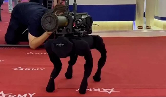 Nga ra mắt chó robot phóng rocket, Tổng thống Putin đề cao vũ khí tiên tiến