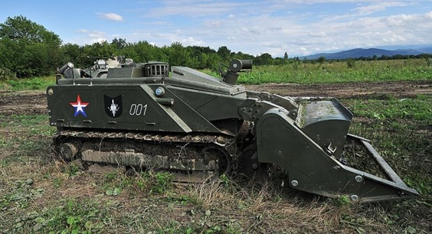 Nga đẩy mạnh sử dụng robot công binh trong rà phá bom mìn