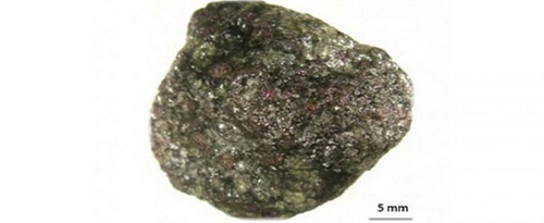 Phát hiện hòn đá chứa 30.000 viên kim cương tại Nga