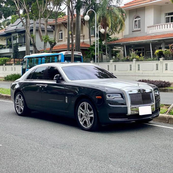 Sau gần 1 thập kỷ, Rolls-Royce Ghost hạ giá rẻ hơn cả Mercedes-Maybach 'đập hộp'