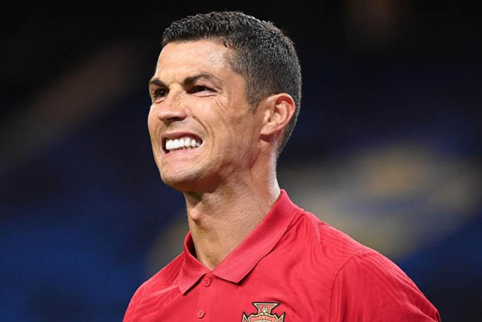 Ronaldo tiếp tục dương tính với virus corona