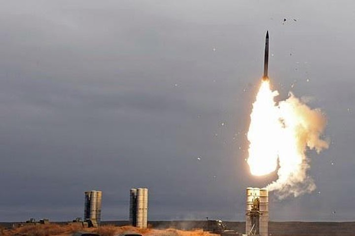 Video: 'Rồng lửa' S-400 của Nga khai hỏa sấm sét, xé tan bầu trời Astrakhan