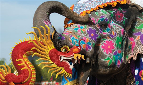 Khi con rồng Ấn Độ cho con rồng Trung Quốc hít khói