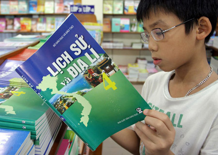 Gần 800 tỷ đồng cho Đề án đổi mới chương trình, sách giáo khoa