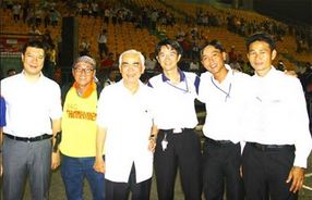 Đại gia đưa 500 CĐV sang Singapore xem bóng đá miễn phí?