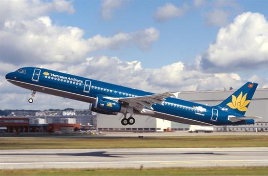 Phi công, tiếp viên Vietnam Airlines giấu 6kg vàng dưới đế giày