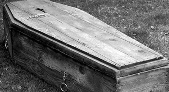 Bé gái bất ngờ sống lại sau khi qua đời 16 năm