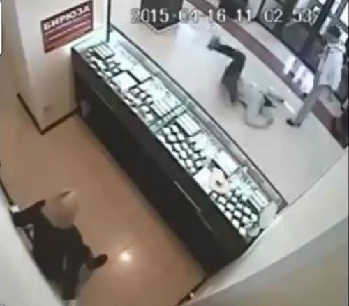 Tên cướp bất hạnh gặp võ sư 