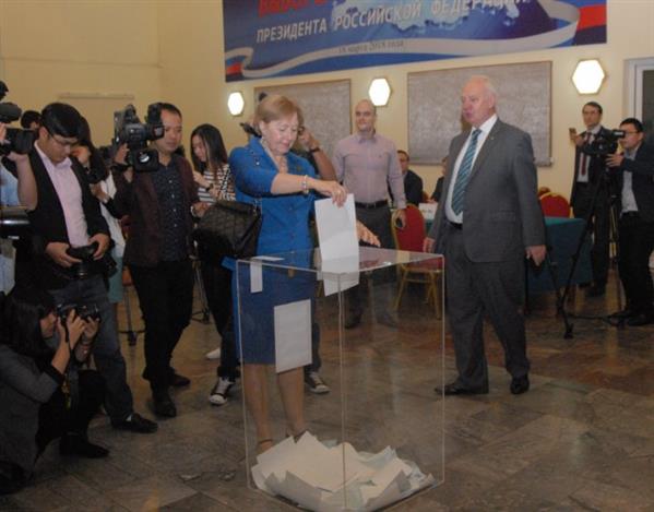 Cử tri Nga tại Việt Nam đi bầu Tổng thống