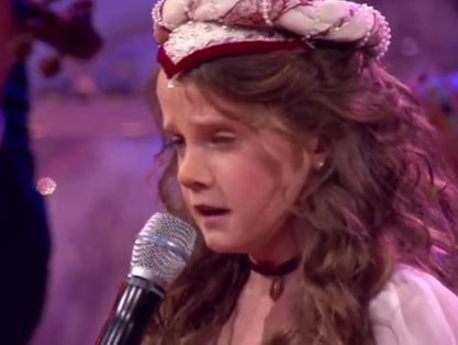 Cô bé có giọng hát thiên thần với 20 triệu lượt xem