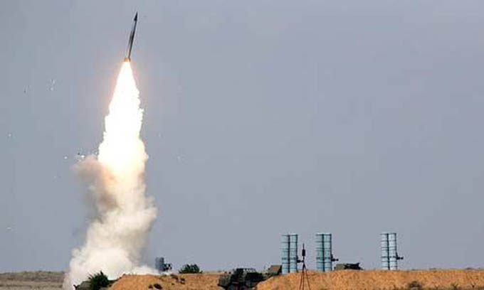 Clip: “Rồng lửa” S-400 của Nga bắn hạ tên lửa trên không