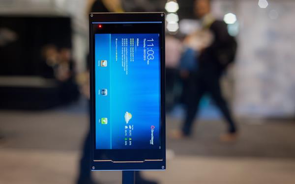 Bphone lỡ hẹn người dùng, tháng 5 ra mắt do kính sapphire trên camera?