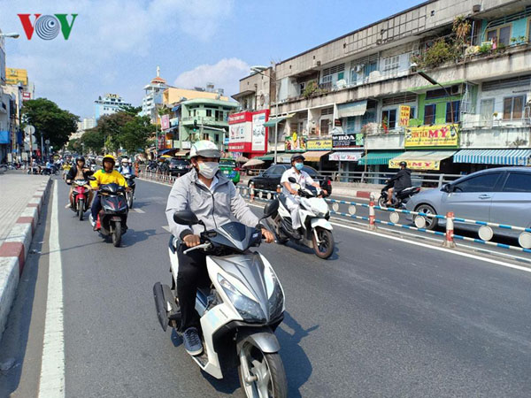 Sau nắng nóng đỉnh điểm 41 độ C miền Bắc đột ngột đón mưa lớn