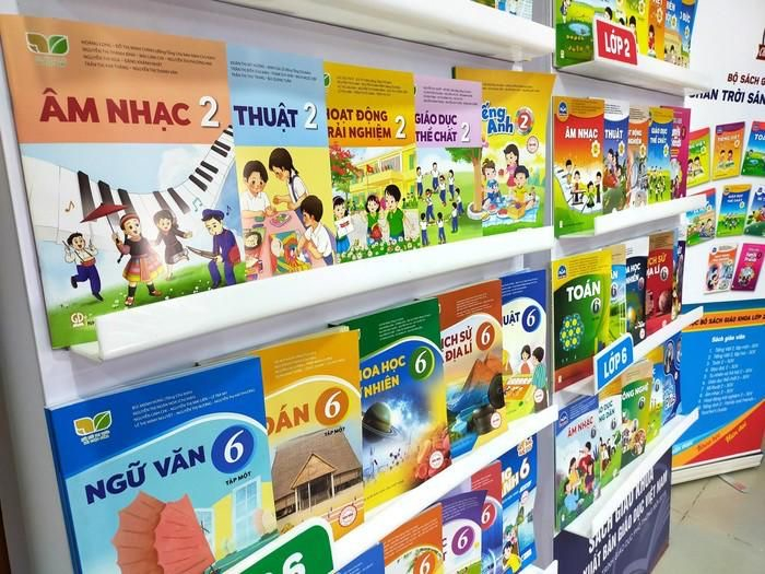 Đề xuất đưa sách giáo khoa vào nhóm hàng thiết yếu