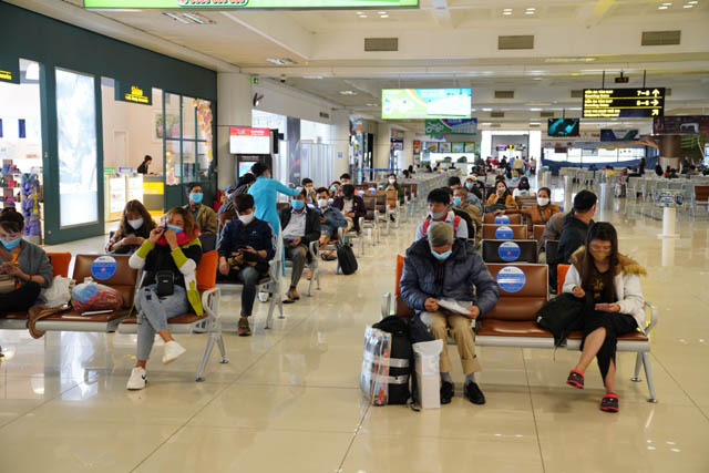 Hà Nội hướng dẫn kiểm tra y tế với người nước ngoài nhập cảnh