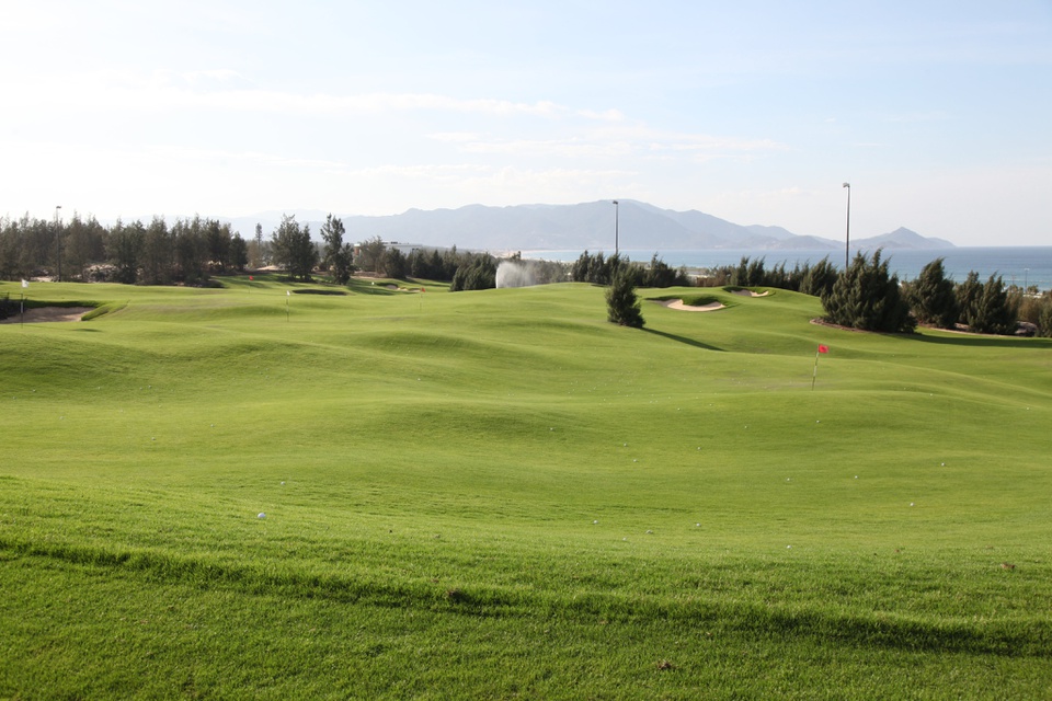 5 người trong gia đình nữ nhân viên sân golf mắc Covid-19