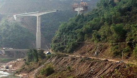 Sập giàn giáo cầu khiến 4 người tử vong