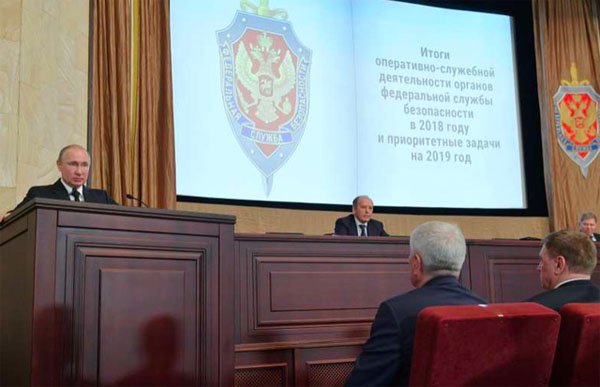 Tổng thống Putin nói gì về tình báo Nga với gần 600 điệp viên nước ngoài bị lộ?