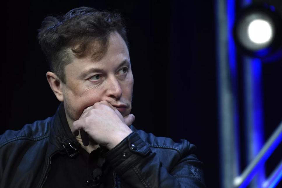 Elon Musk hối thúc Zelensky rời khỏi Ukraina