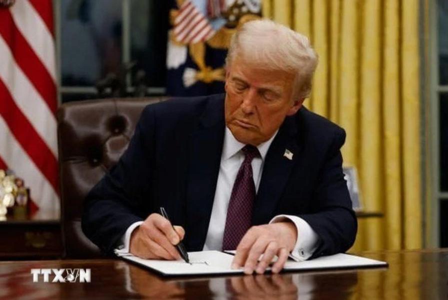 Tổng thống Trump ký sắc lệnh chống lại công ty luật từng dính líu tới vụ điều tra ông
