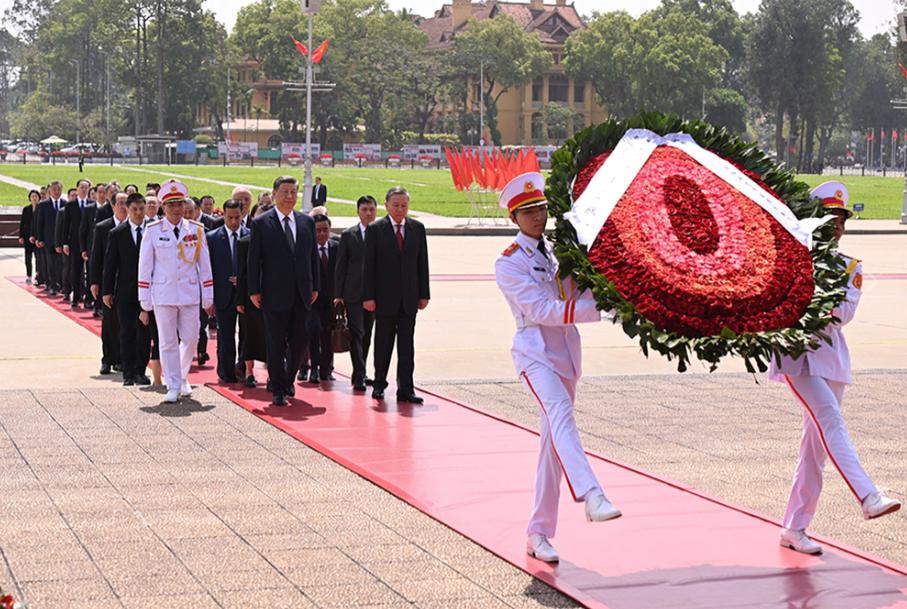Tổng Bí thư Tô Lâm và Tổng Bí thư, Chủ tịch Trung Quốc Tập Cận Bình vào Lăng viếng Chủ tịch Hồ Chí Minh