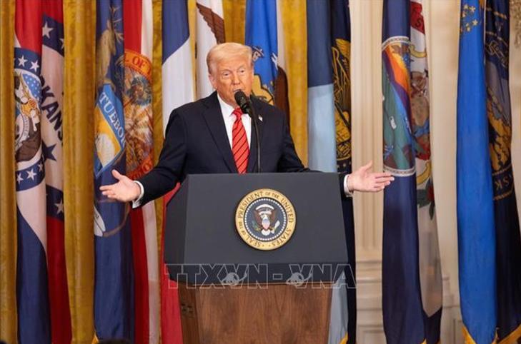 Tỷ lệ ủng hộ Tổng thống Trump giảm xuống còn 42%