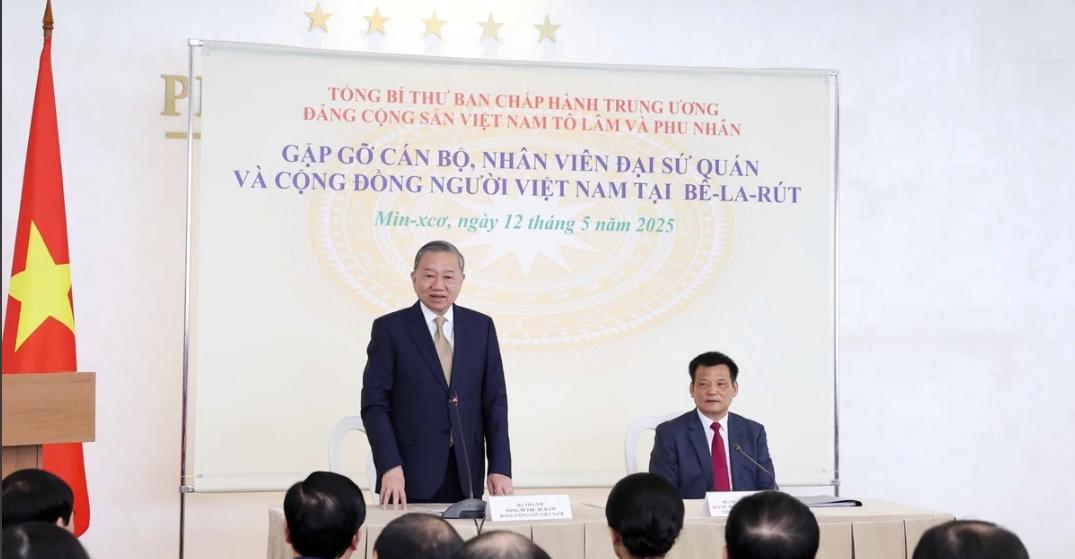 Tổng Bí thư Tô Lâm gặp gỡ cán bộ Đại sứ quán và đại diện cộng đồng người Việt Nam tại Belarus