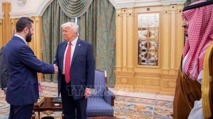 Giới chức Mỹ bất ngờ khi Tổng thống Trump bỏ trừng phạt Syria