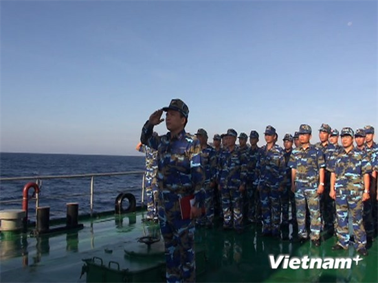 Trực tiếp từ Hoàng Sa: Thiêng liêng nghi lễ chào cờ Tổ Quốc