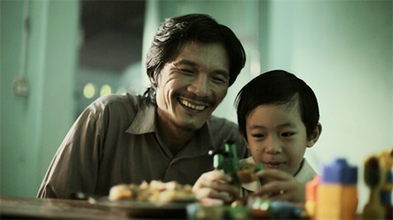 Cộng đồng mạng chia sẻ clip tình cha đầy cảm động