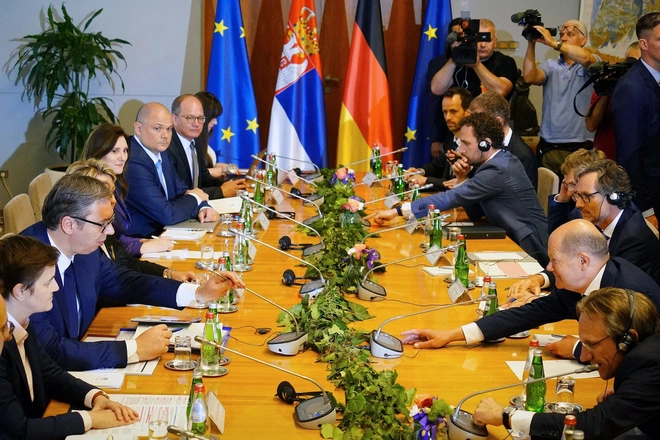 Serbia ''phớt lờ'' lời kêu gọi trừng phạt Nga của Đức
