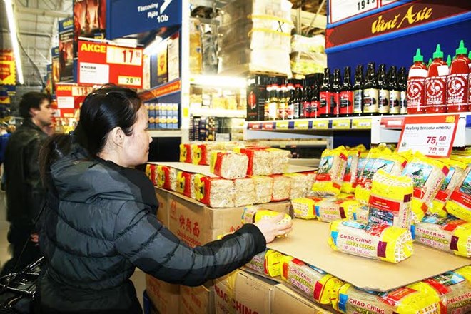 Tiểu thương Việt ở Séc cạnh tranh với các “siêu đại gia”