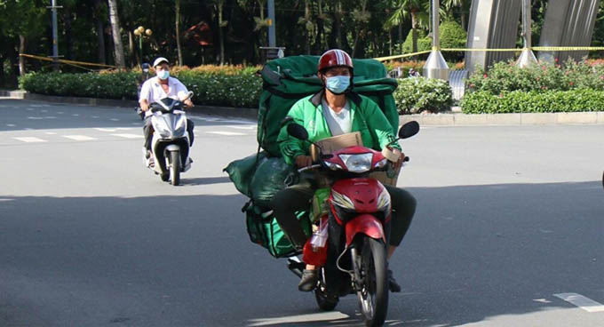 Hà Nội tạm cấm shipper, ưu tiên 3 nhóm đi lại trong thời gian giãn cách
