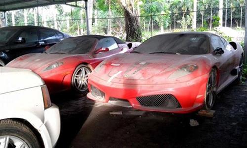 Hàng loạt siêu xe nhập về, bỗng dưng... vô chủ