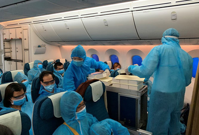 Đưa hơn 230 công dân Việt Nam từ Singapore về nước