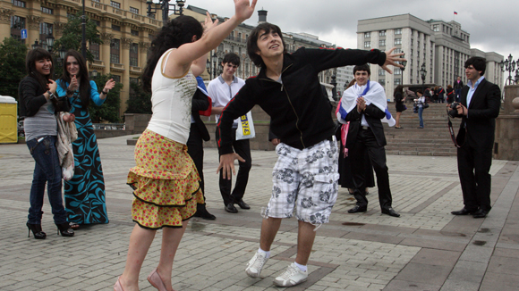 Dự luật: Sinh viên nước ngoài tốt nghiệp đại học ở Nga sẽ được cấp thẻ cư trú