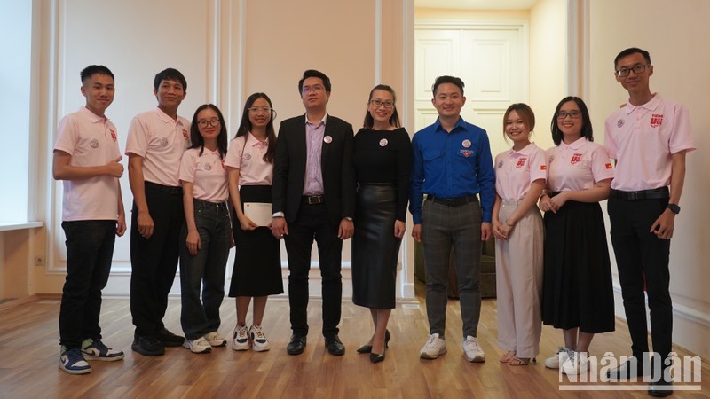 Sinh viên Việt Nam ''tiếp lửa'' phong trào dạy tiếng Việt tại Nga