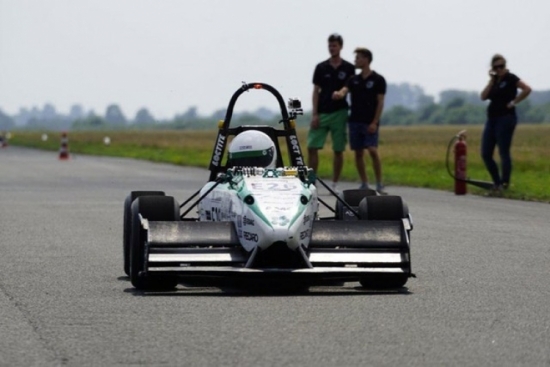 Sinh viên Đức chế tạo ôtô điện chạy nhanh hơn xe công thức 1