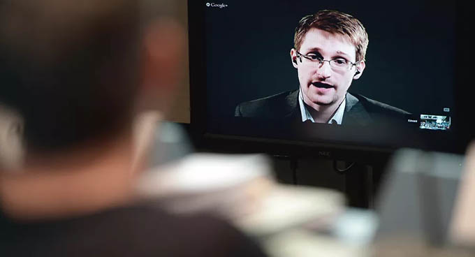 Snowden nhận được giấy phép cư trú vô thời hạn ở Nga
