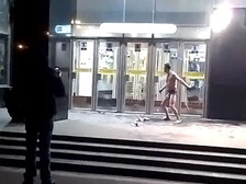 Người đàn ông St Petersburg “trần như nhộng” bị bắt vì tội gây rối tại ga tàu điện ngầm